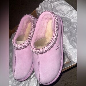 NWT UGG Pink Slippers with Soft Suede-like Fabric